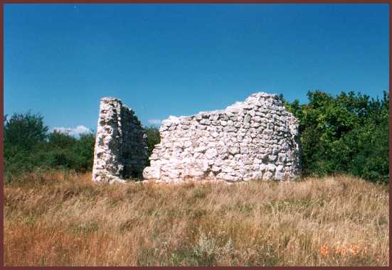 Kerekszenttamási templomrom
